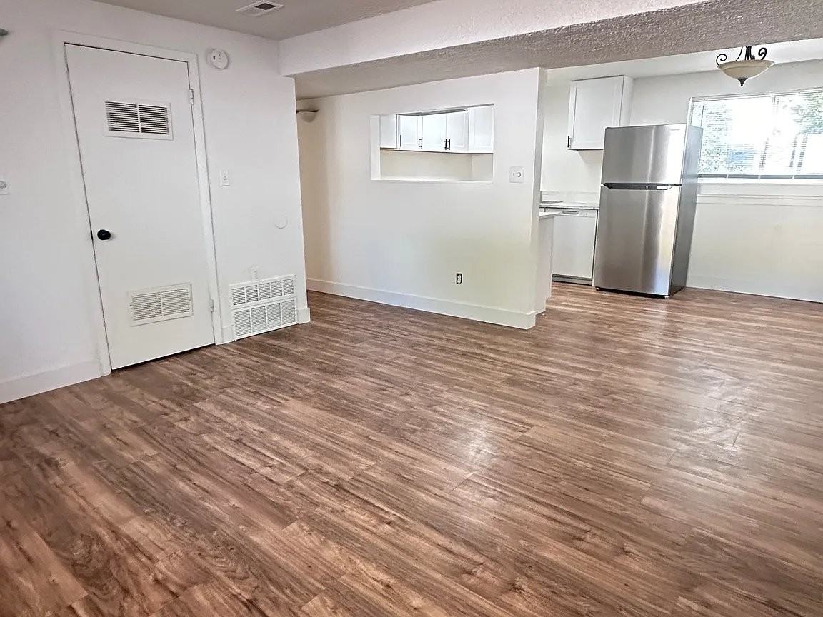 2911 W Uintah St #4 - Photo 3 of 10