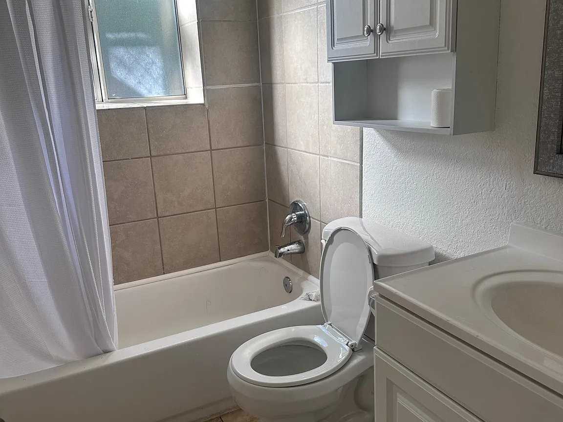 2911 W Uintah St #4 - Photo 6 of 10