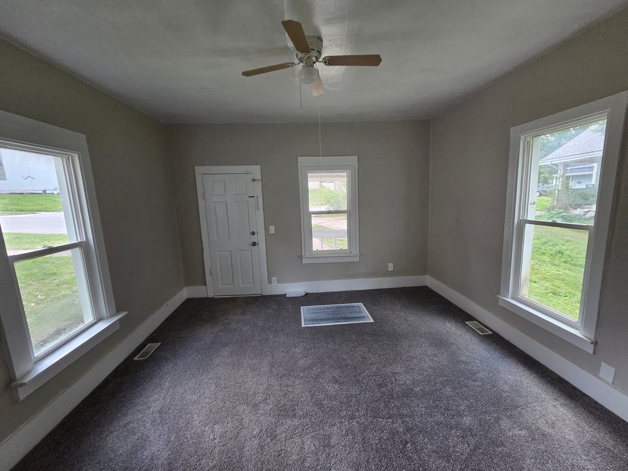 1046 W Maple Ave - Photo 2 of 12