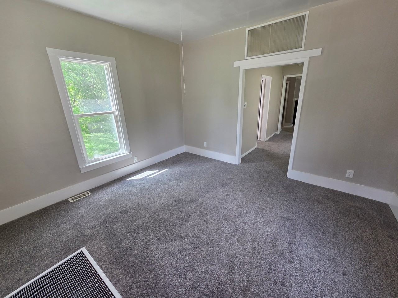 1046 W Maple Ave - Photo 3 of 12