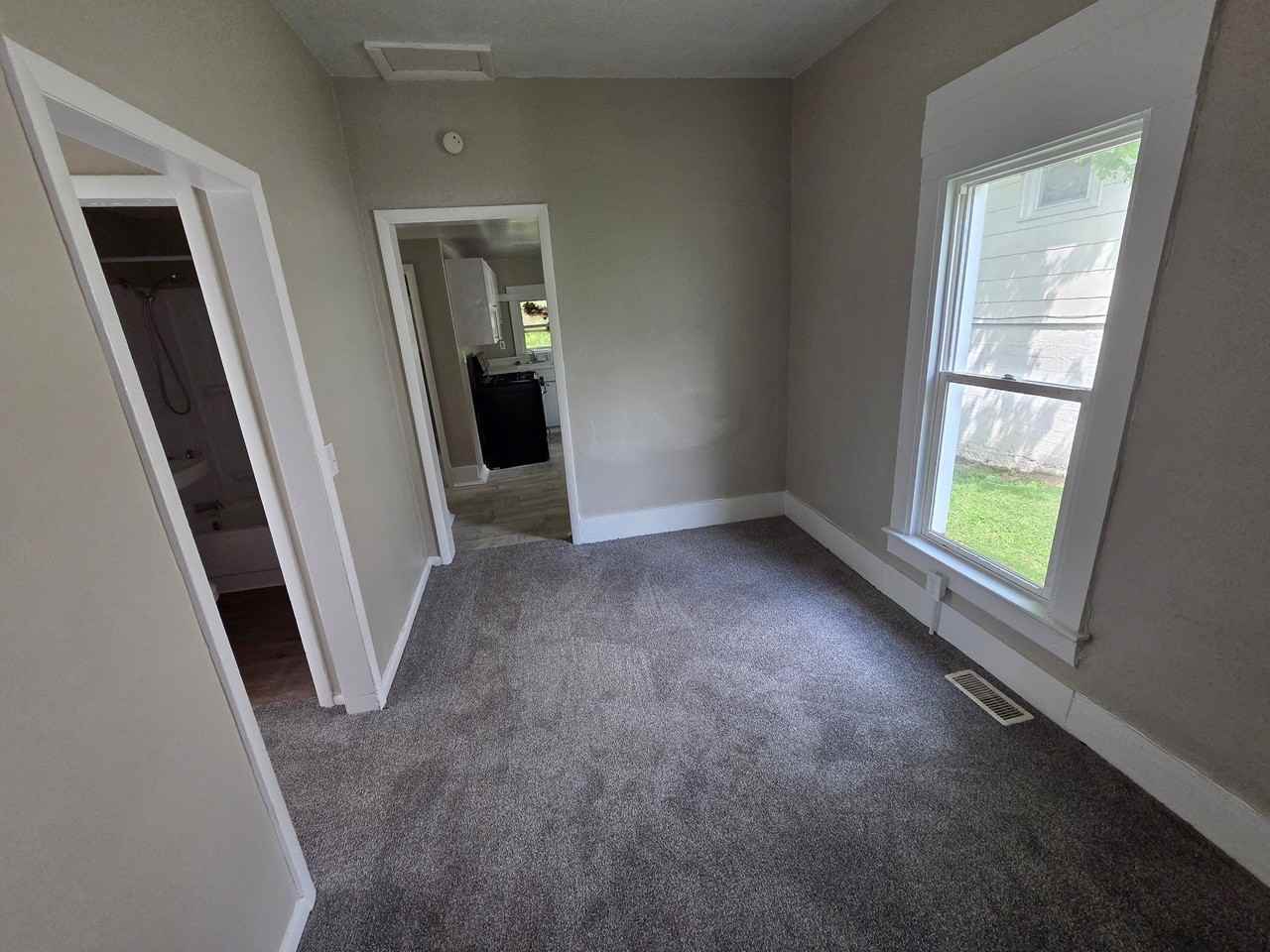 1046 W Maple Ave - Photo 4 of 12