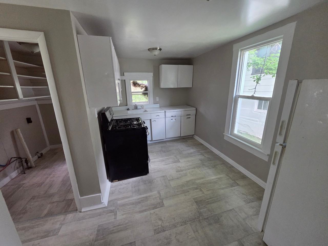 1046 W Maple Ave - Photo 6 of 12