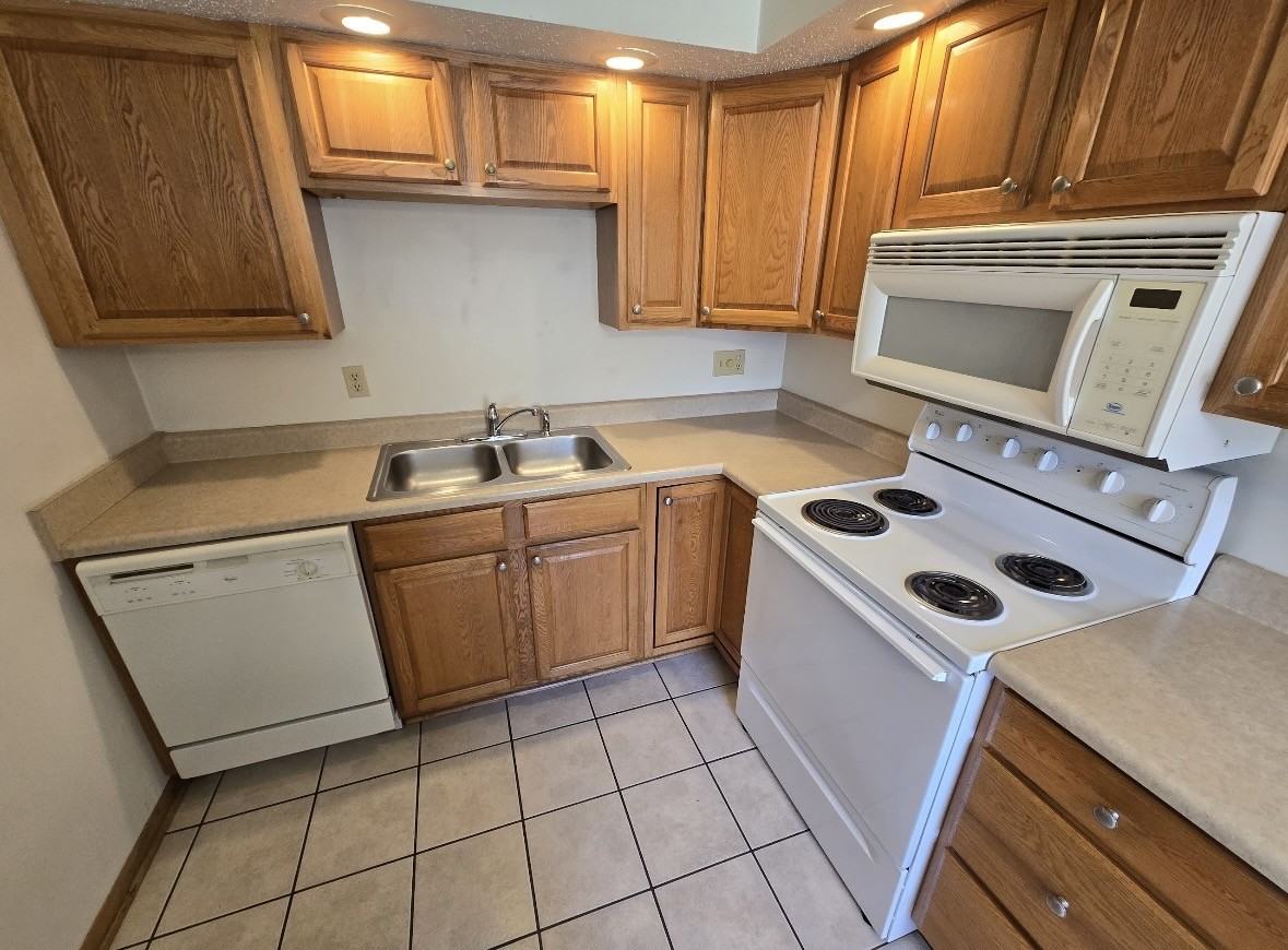 530 23rd St - Photo 2 of 4