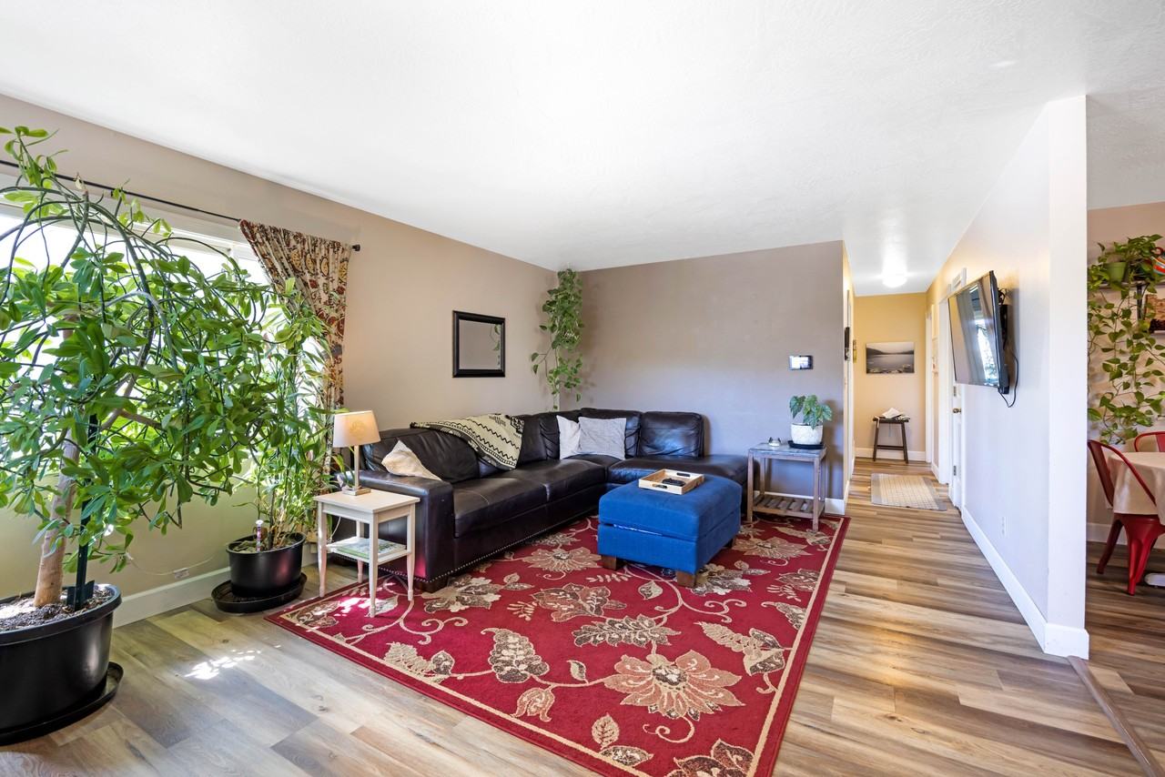 1017 Lynn Ln #NA - Photo 4 of 21