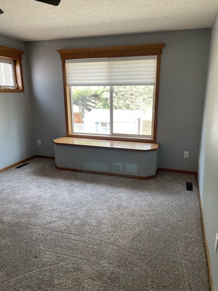 1038 Anna Ave S #NA - Photo 2 of 12