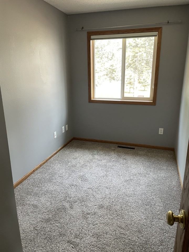 1038 Anna Ave S #NA - Photo 6 of 12