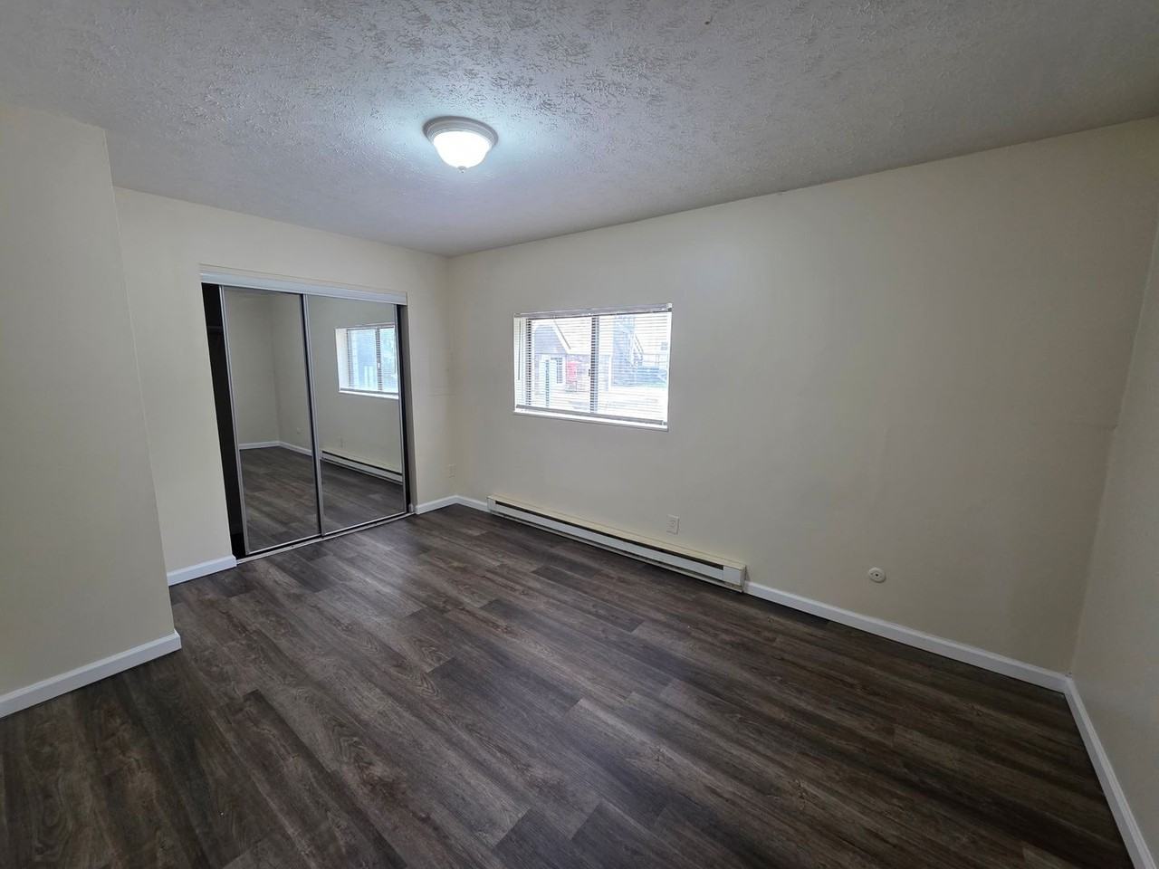 508 E Buchtel Ave #1D - Photo 4 of 7