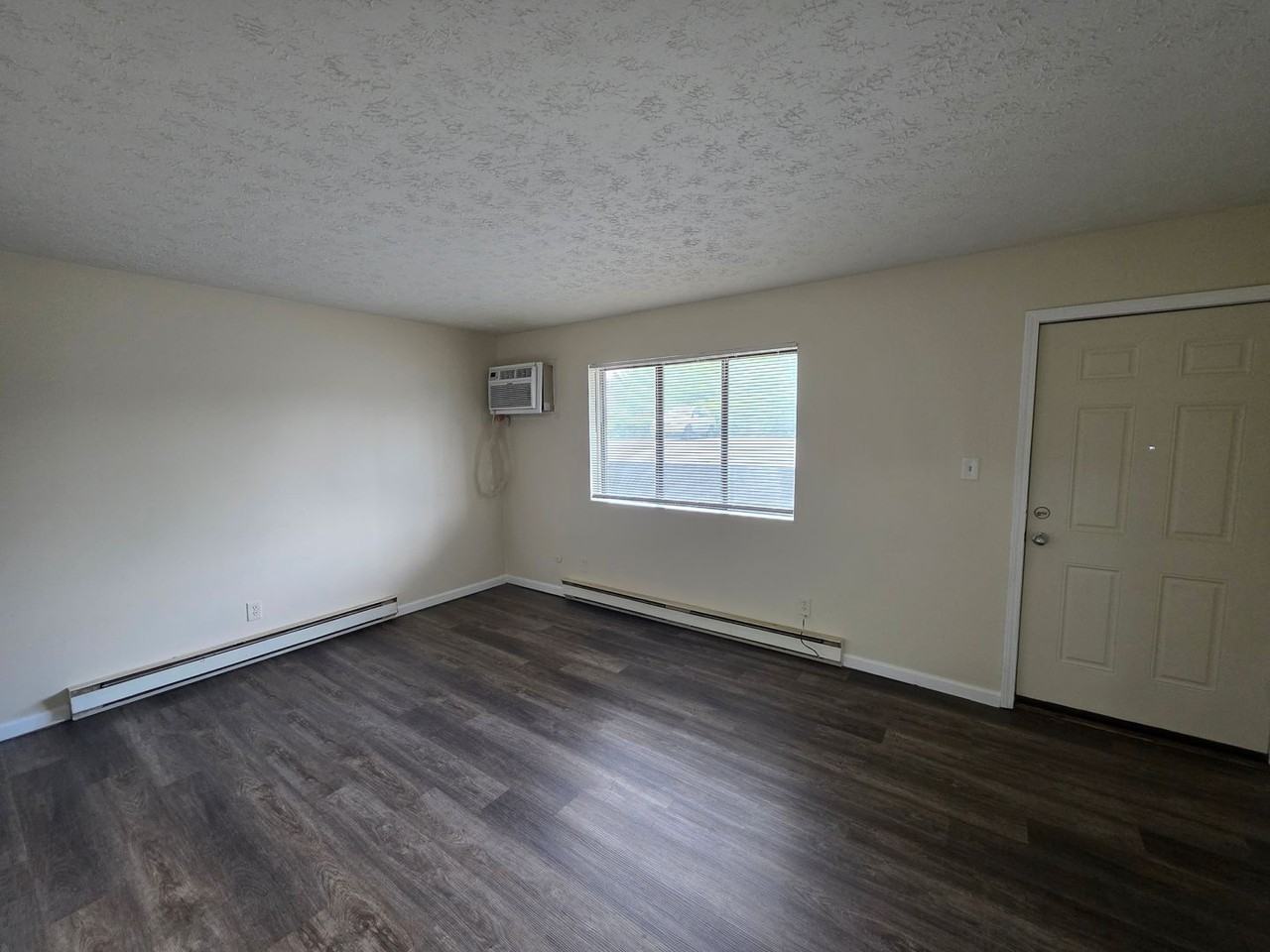 508 E Buchtel Ave #1D - Photo 6 of 7