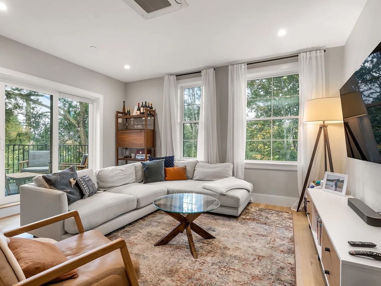 54 River St #10 - Photo 3 of 17