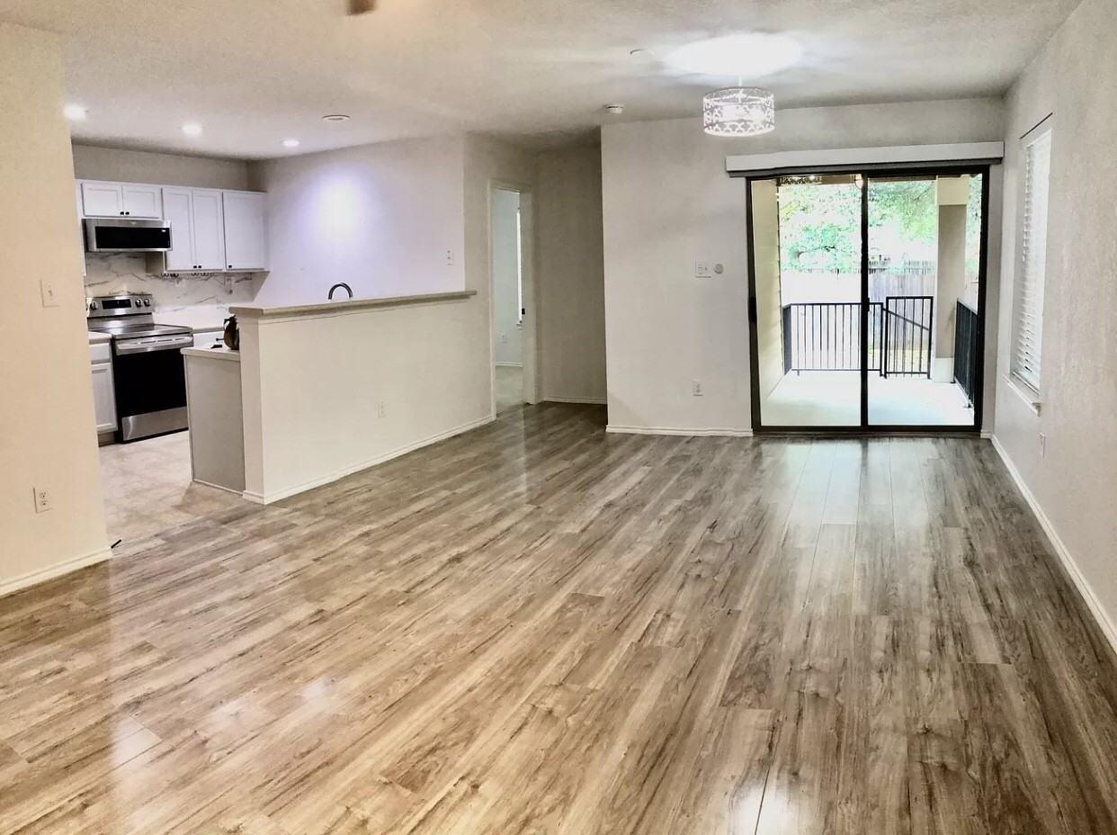 321 Sandy Shl #NA - Photo 3 of 17