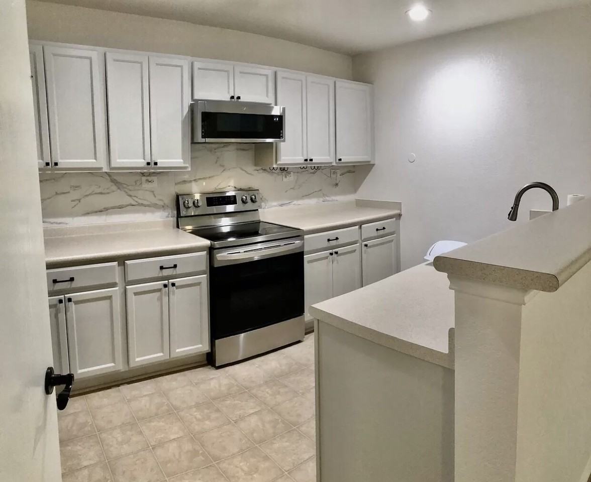 321 Sandy Shl #NA - Photo 5 of 17