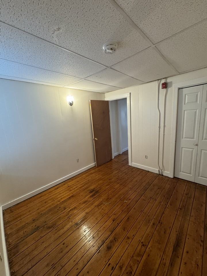 40 Roberts St #A - Photo 3 of 6