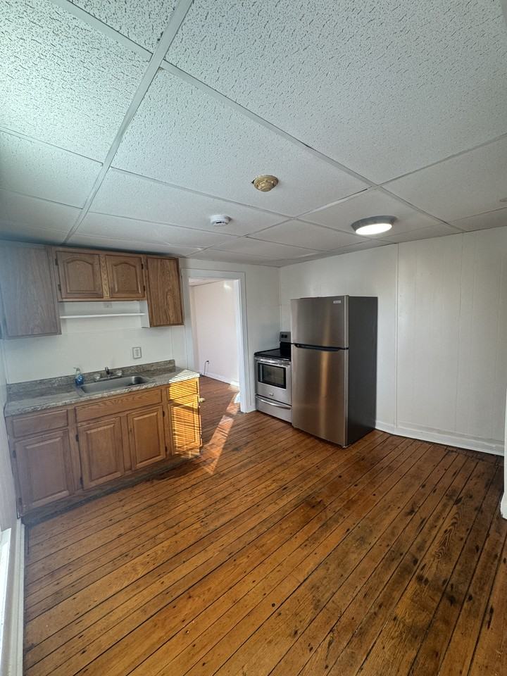 40 Roberts St #A - Photo 4 of 6