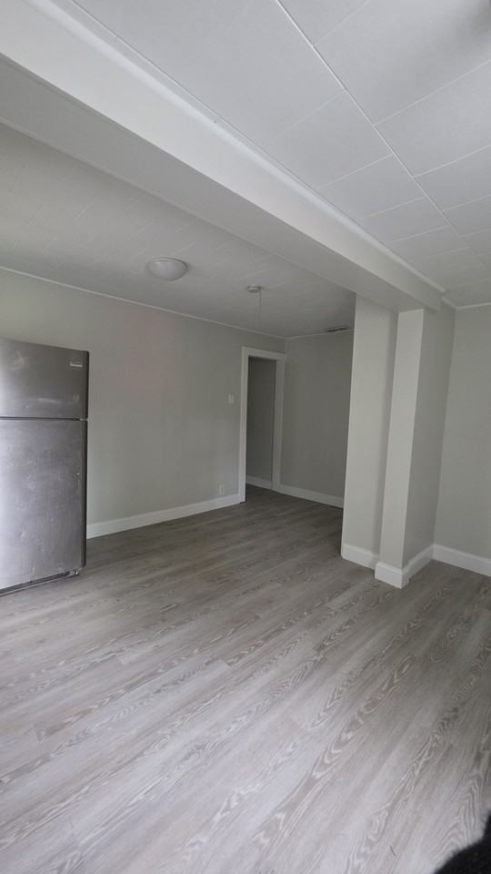 221 Chestnut St #3 - Photo 2 of 6