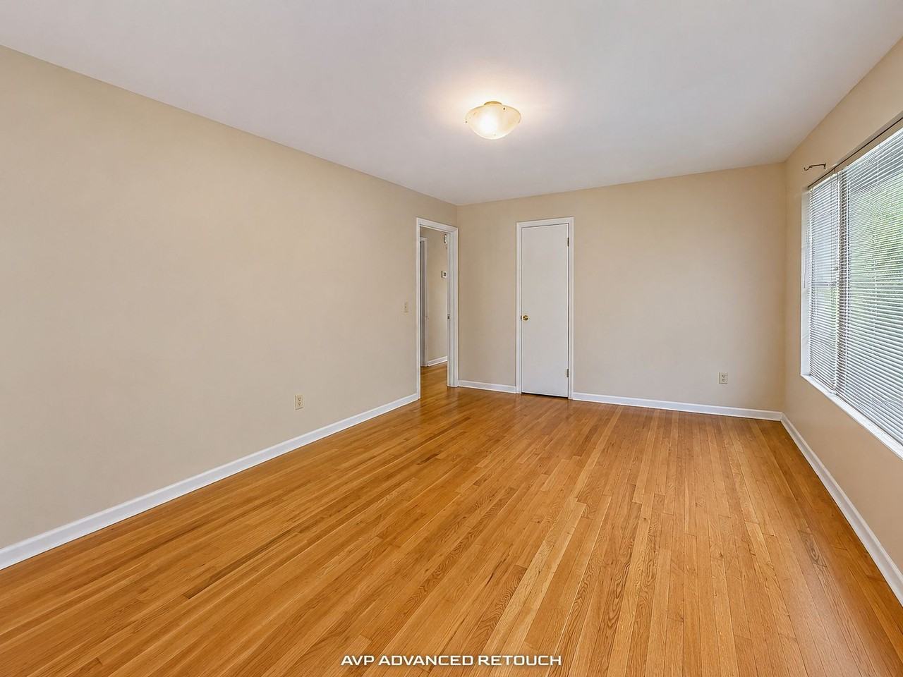 516 Ferry St Ne - Photo 4 of 14