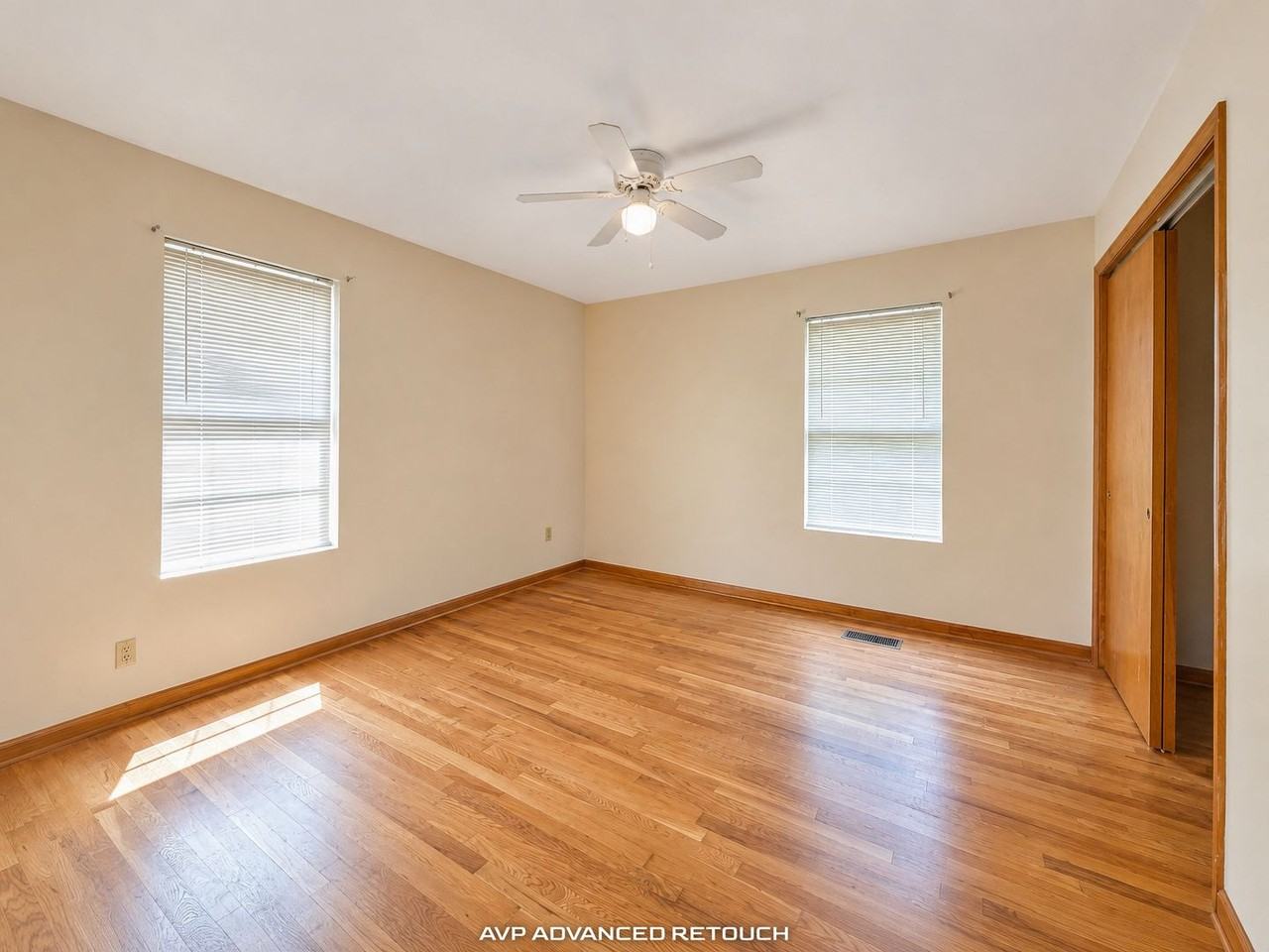 516 Ferry St Ne - Photo 5 of 14