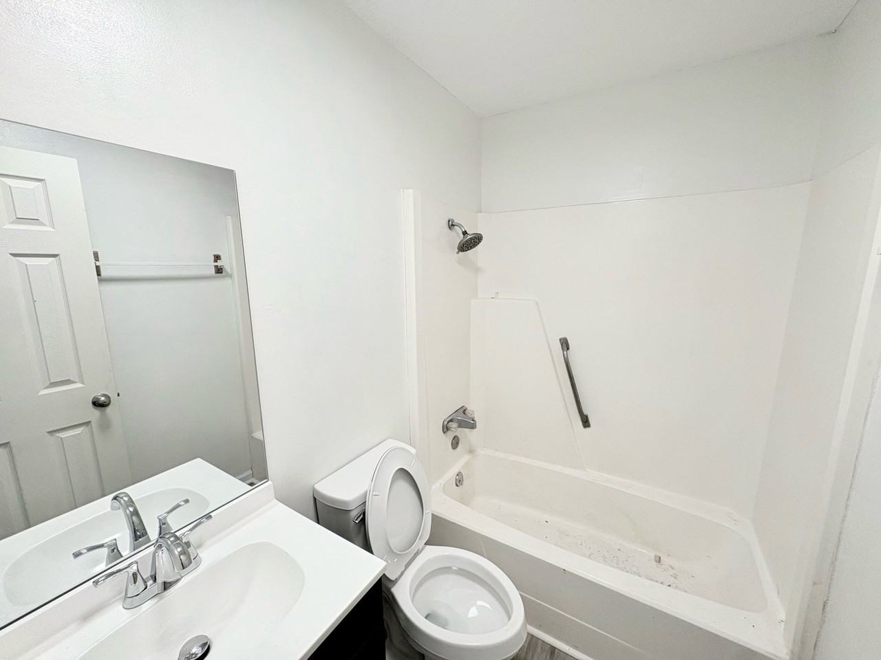 207 Cochran Rd #1 - Photo 3 of 4