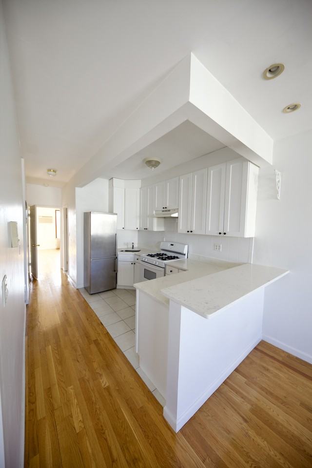 109 Newel Street #4R - Photo 3 of 10