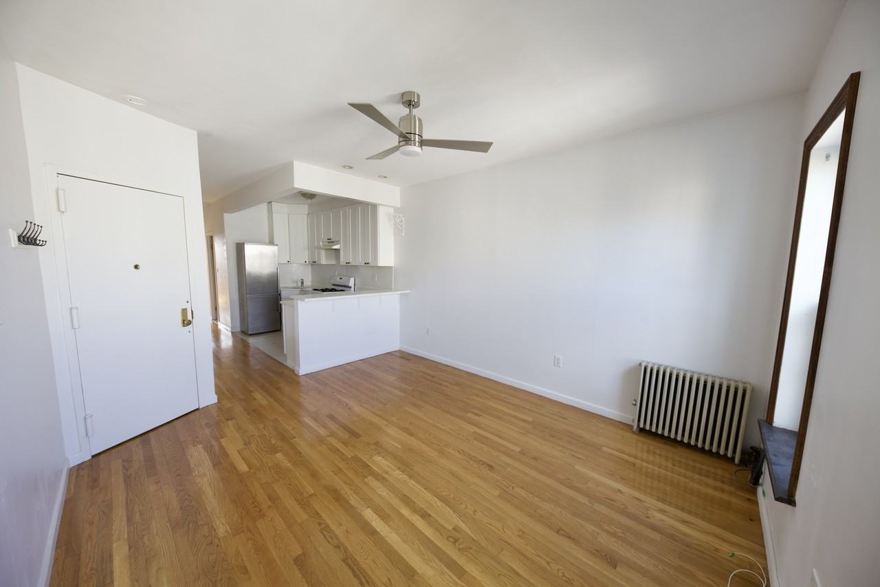 109 Newel Street #4R - Photo 5 of 10