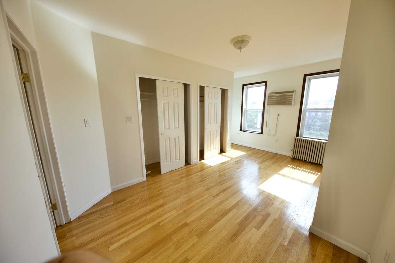 109 Newel Street #4R - Photo 6 of 10
