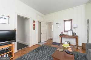featured image of 720 Gladstone Ave