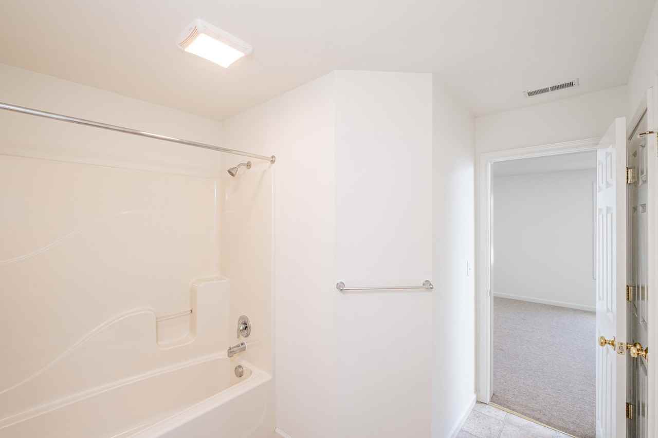 333 College Manor Ave - Photo 6 of 13