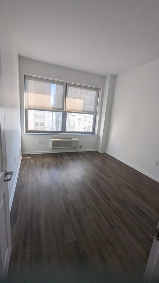 112 Christopher Columbus Dr #3206 - Photo 5 of 20
