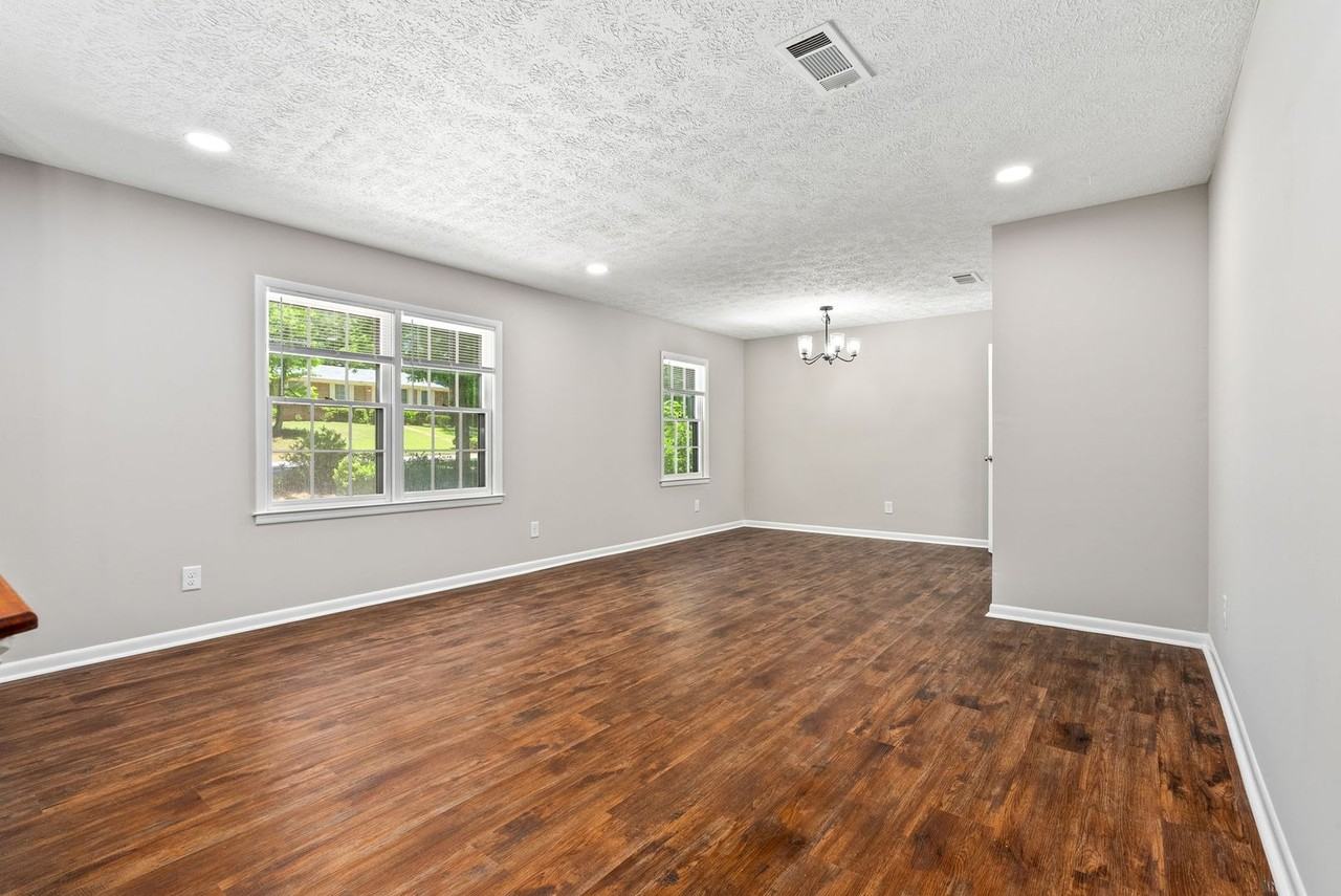 307 Lancaster Ave - Photo 4 of 25