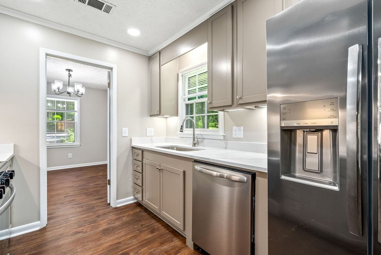 307 Lancaster Ave - Photo 7 of 25