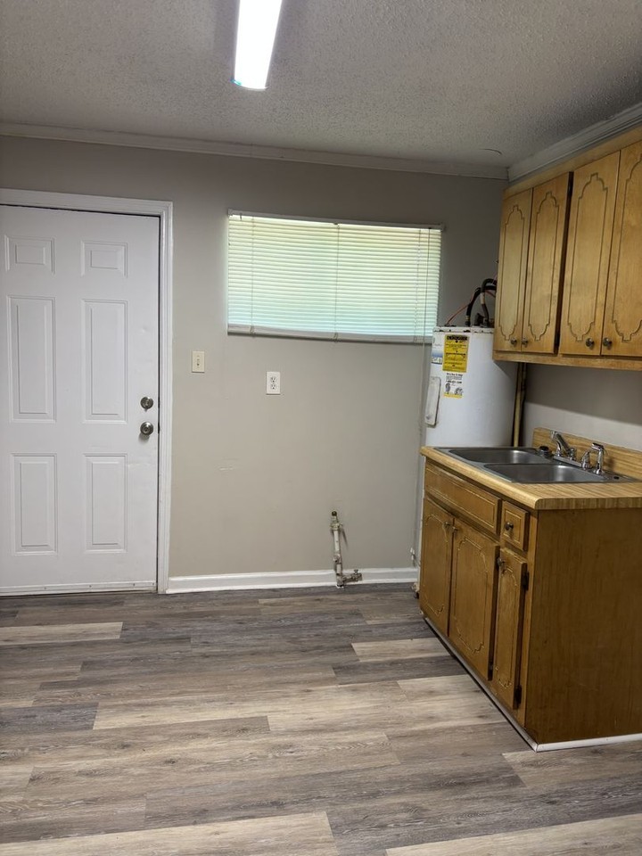 2165 1/2 Telfair St - Photo 3 of 14