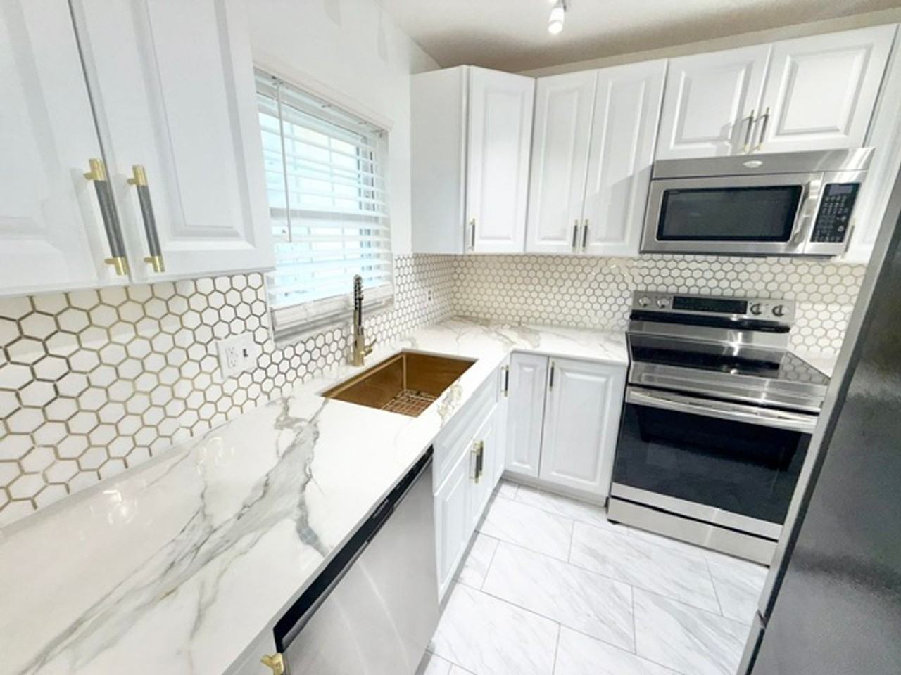 1355 Villa Ln - Photo 5 of 18