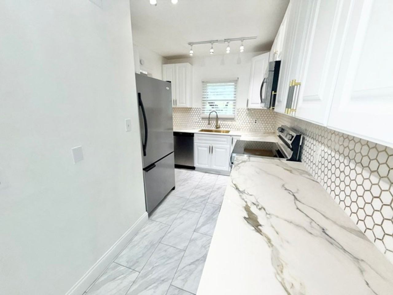 1355 Villa Ln - Photo 6 of 18