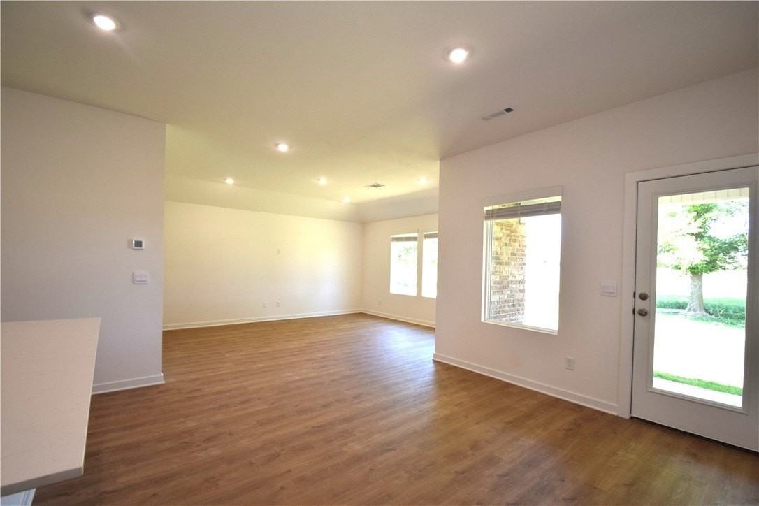 322 Texas Ave - Photo 5 of 17
