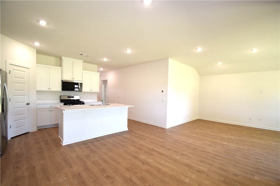 322 Texas Ave - Photo 6 of 17