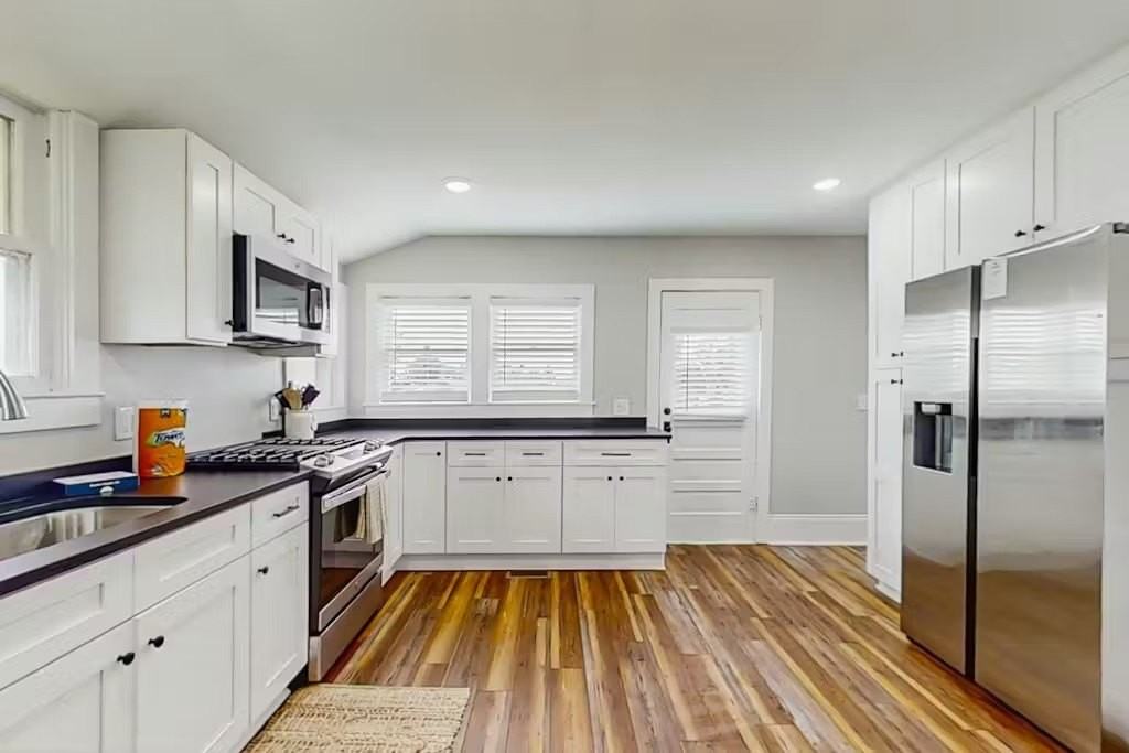 208 N 9th St - Photo 2 of 18