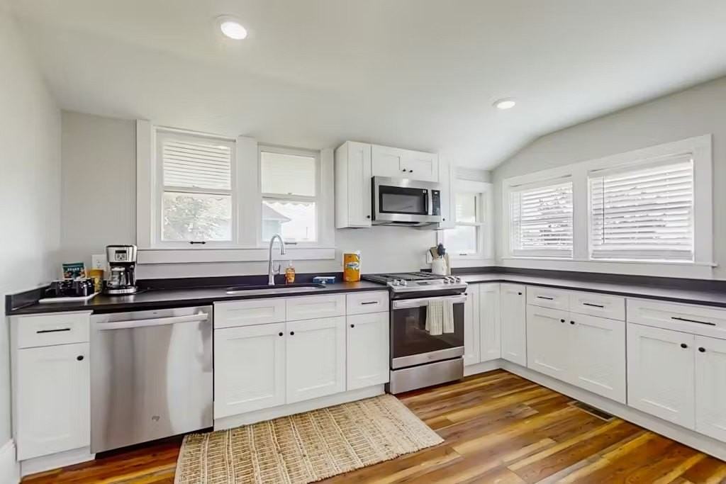 208 N 9th St - Photo 3 of 18