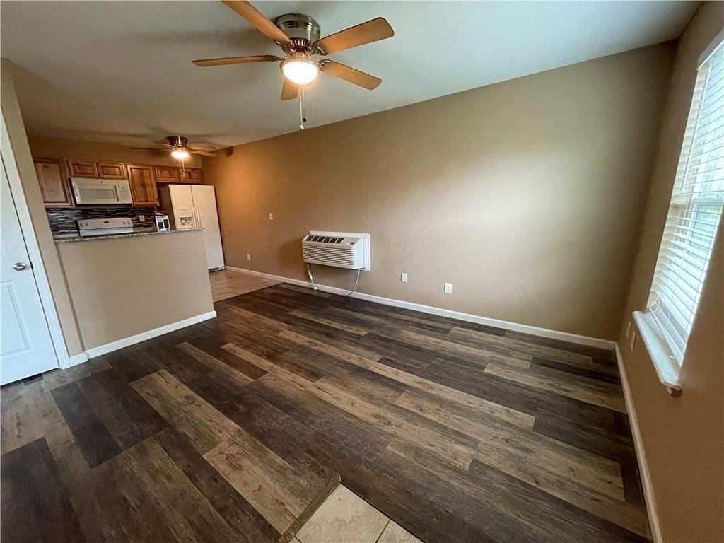 2010 Cypress Pl #B - Photo 2 of 8