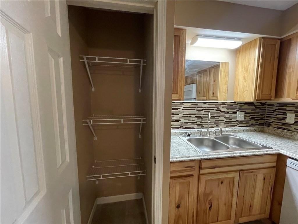 2010 Cypress Pl #B - Photo 4 of 8