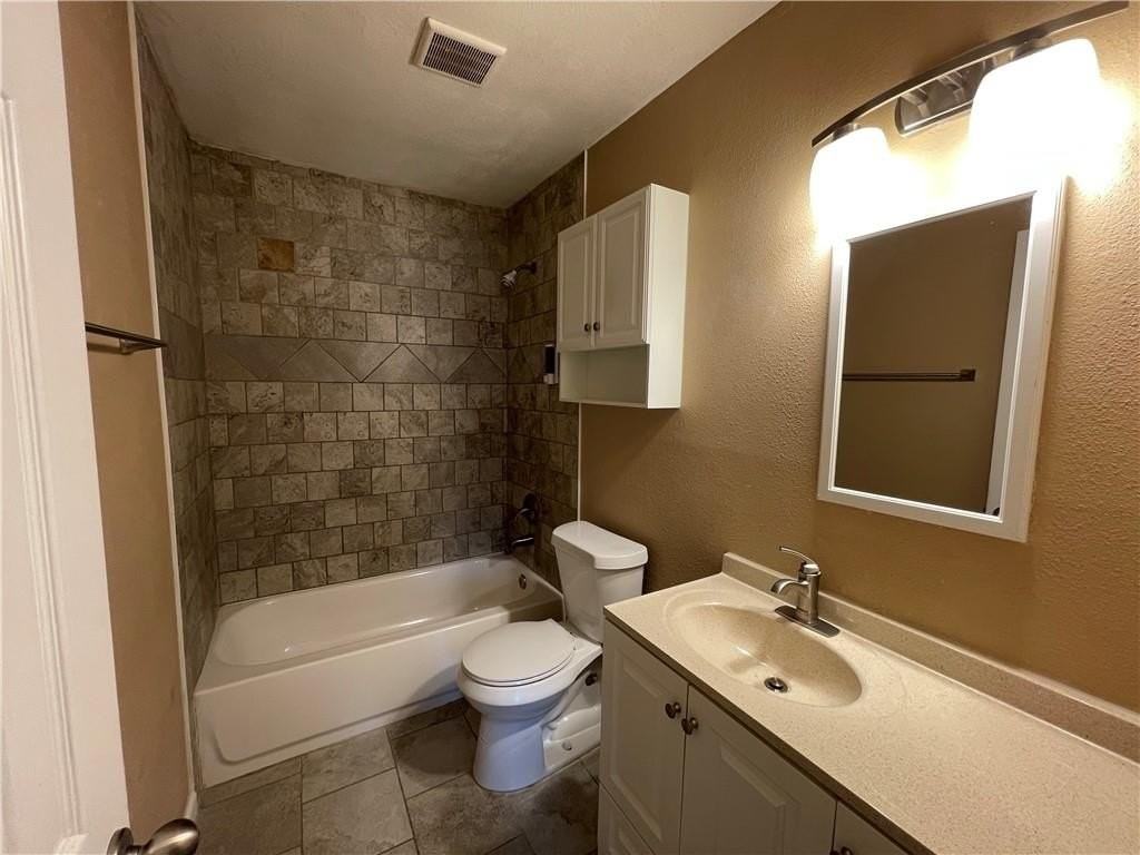 2010 Cypress Pl #B - Photo 6 of 8