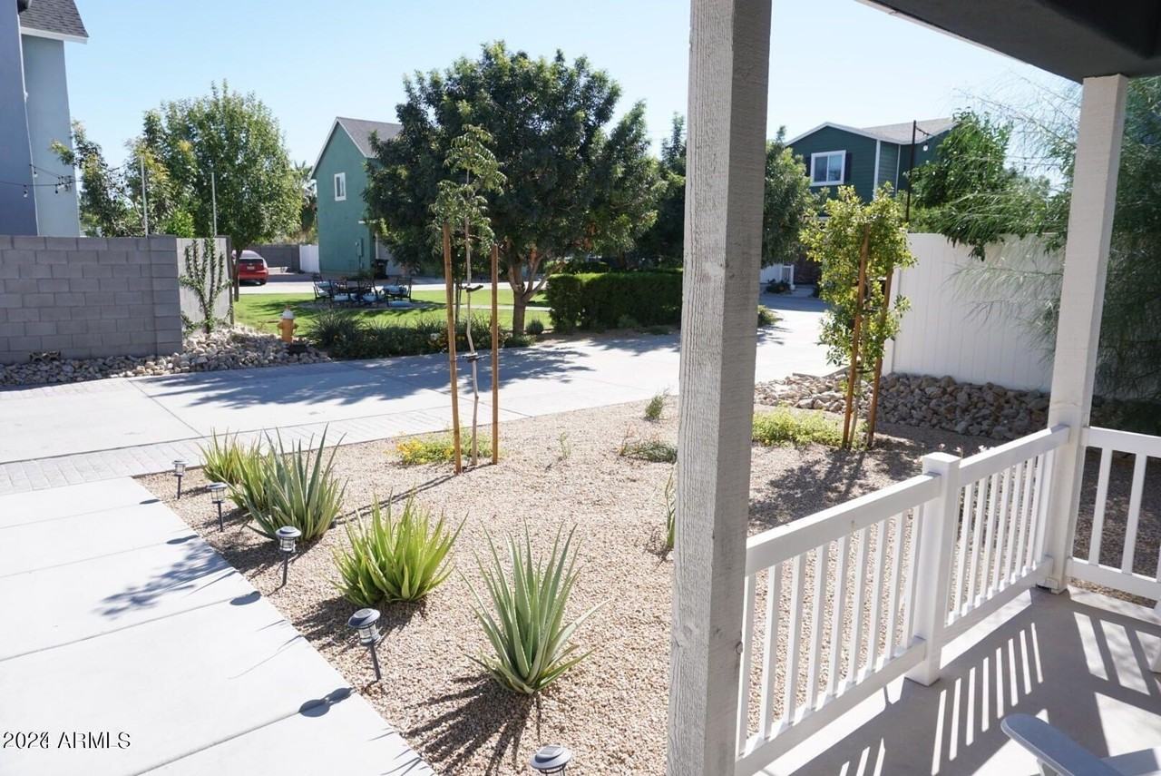 13820 N 7th Way - Photo 2 of 13