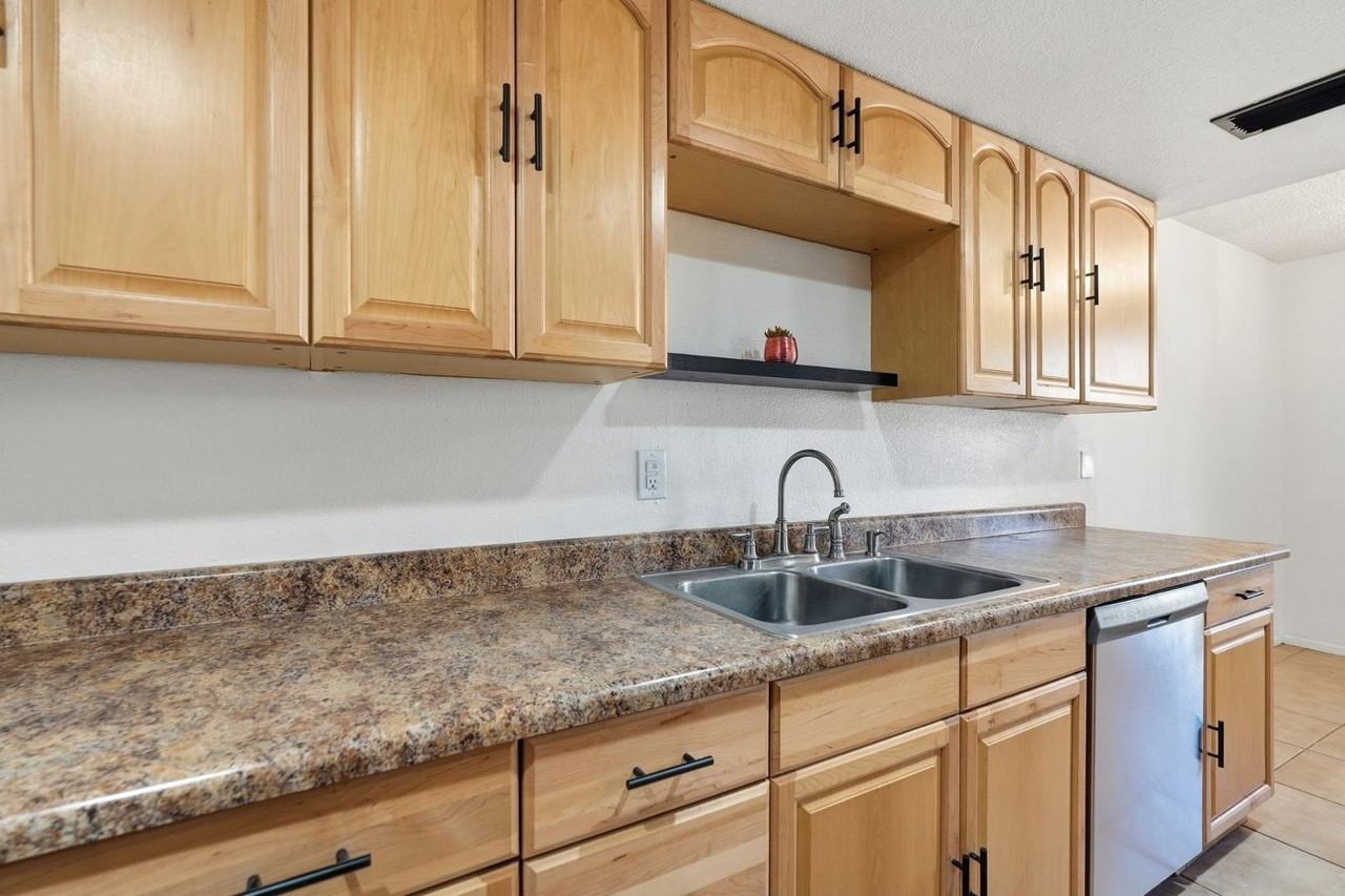 1017 E Redfield Rd - Photo 3 of 24