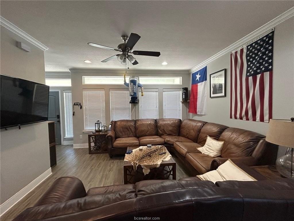 1418 Holleman Dr - Photo 3 of 10