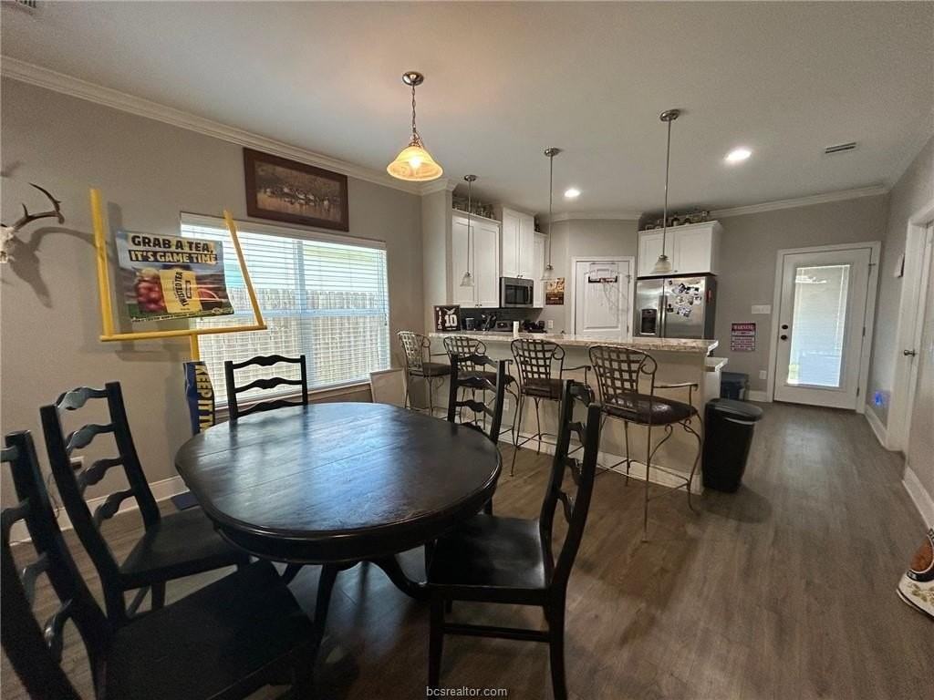 1418 Holleman Dr - Photo 4 of 10