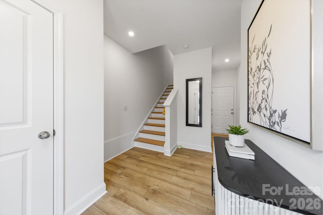 236 Judson Ave - Photo 3 of 32