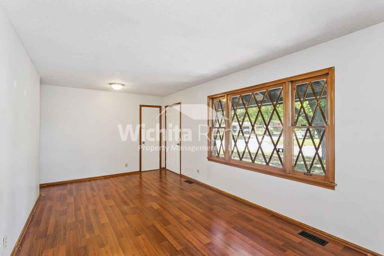 1400 N El Paso Dr - Photo 3 of 12