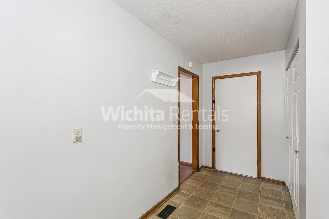 1400 N El Paso Dr - Photo 5 of 12