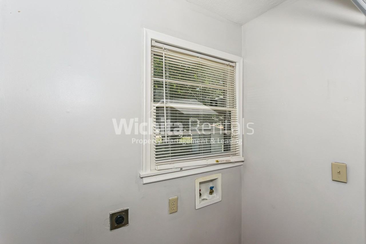 1400 N El Paso Dr - Photo 6 of 12