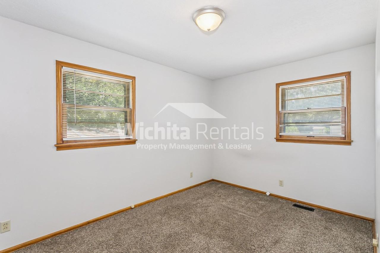 1400 N El Paso Dr - Photo 7 of 12