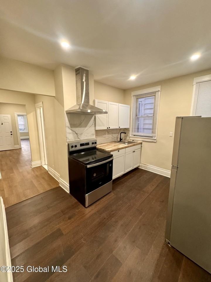 31 Bertha St #2 - Photo 3 of 8