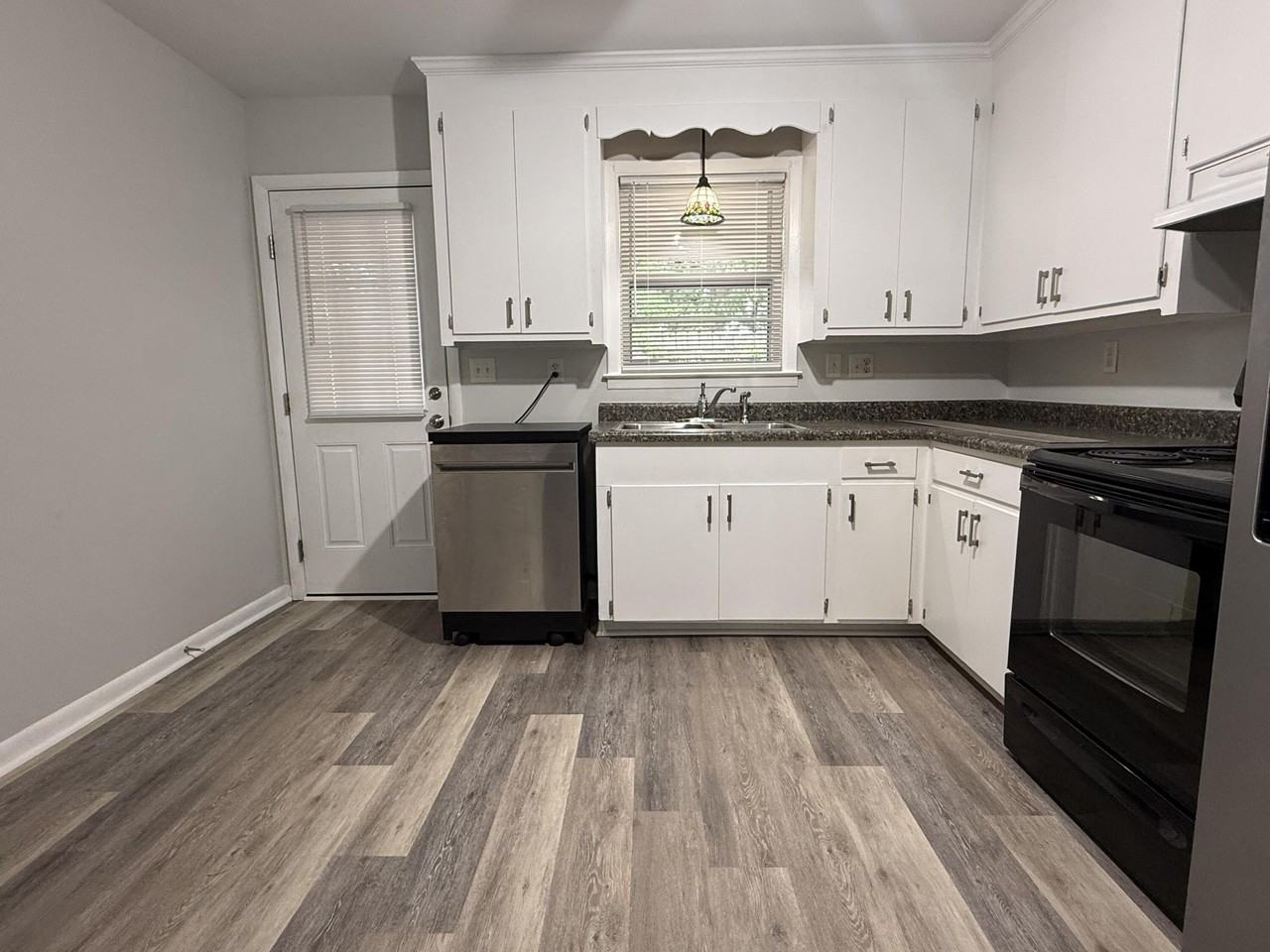 1746 E Avalon Cir #B - Photo 4 of 21